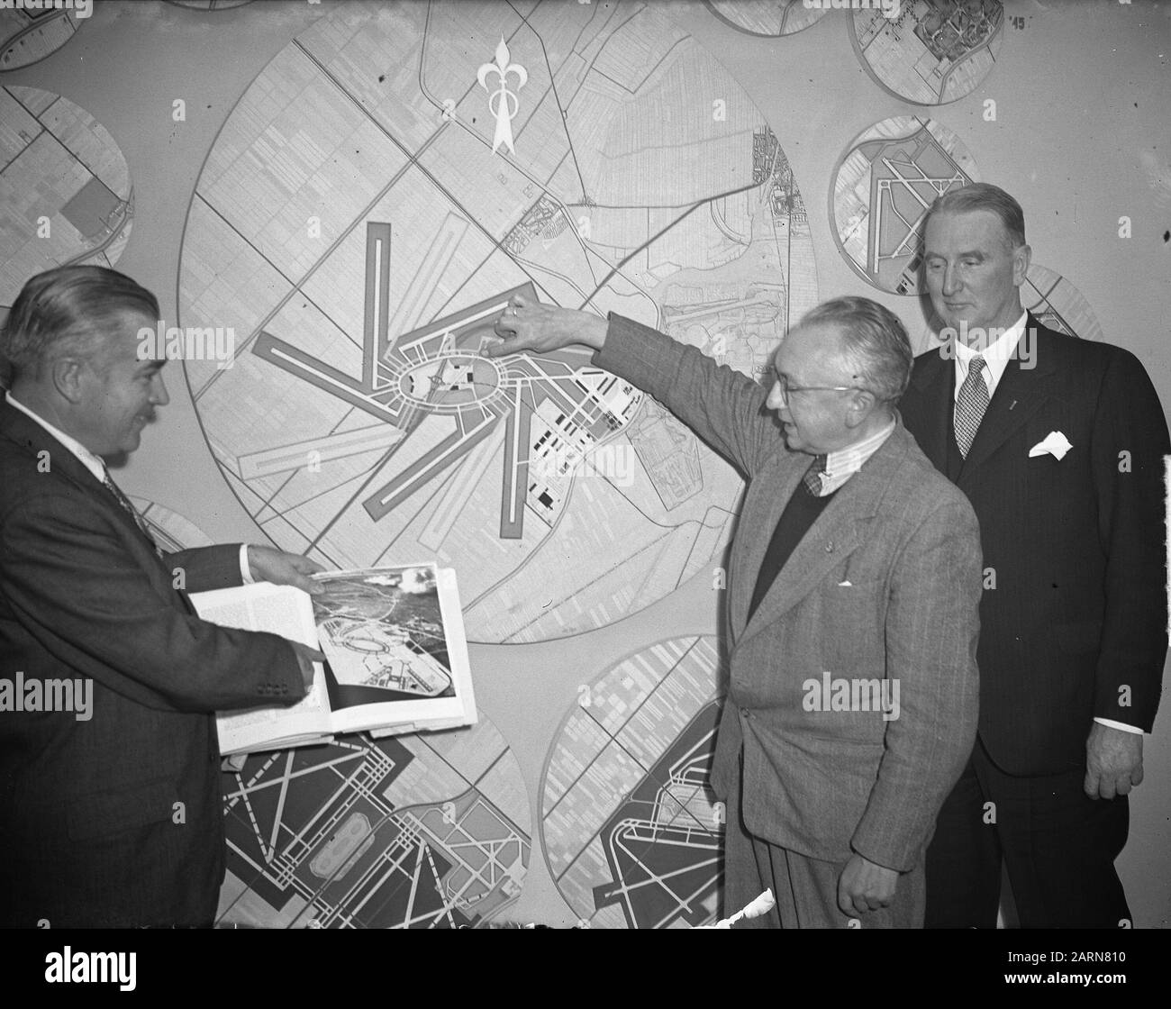 Airport 1950s new york hi-res stock photography and images - Alamy