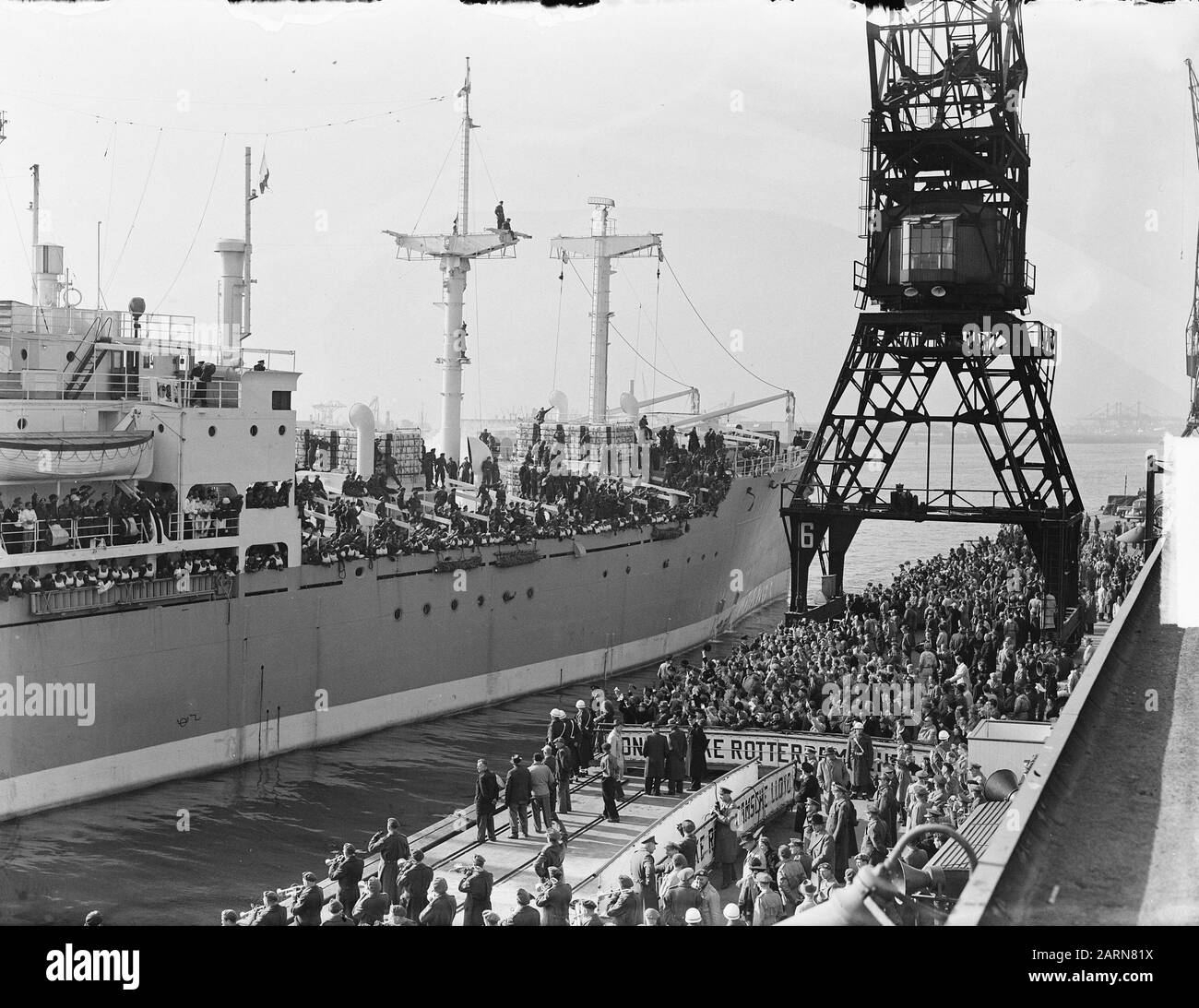 Departure of the volunteers Black and White Stock Photos & Images - Alamy