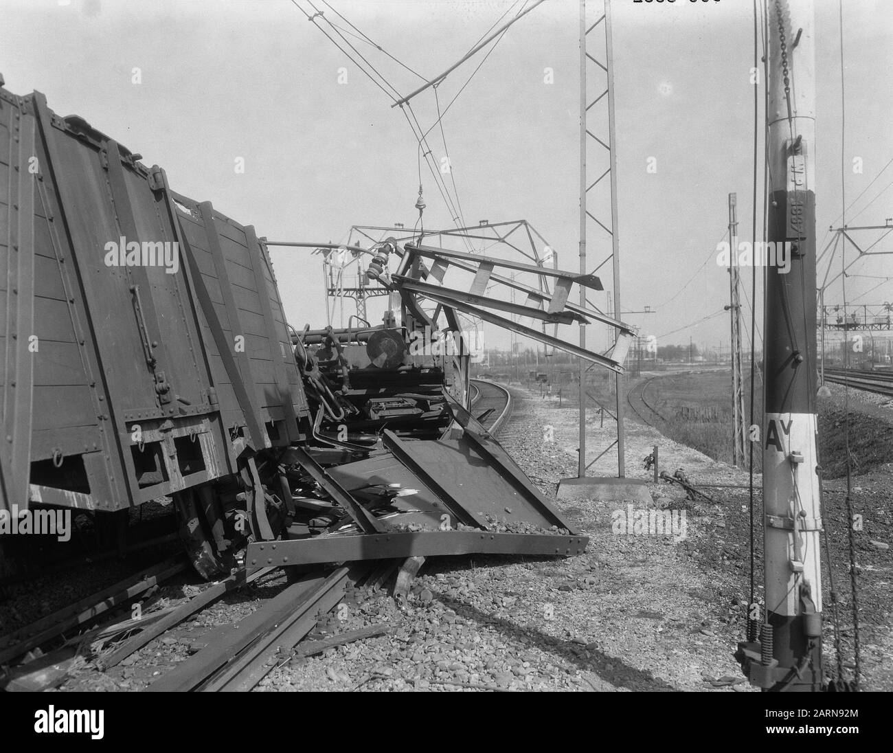 Rotterdam rail Black and White Stock Photos & Images - Alamy