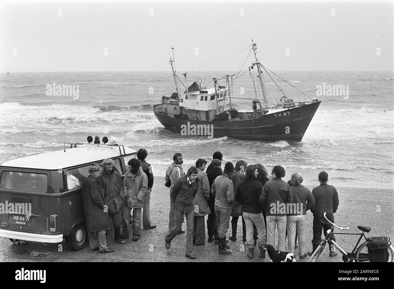 Harbor landed boats Black and White Stock Photos & Images - Alamy