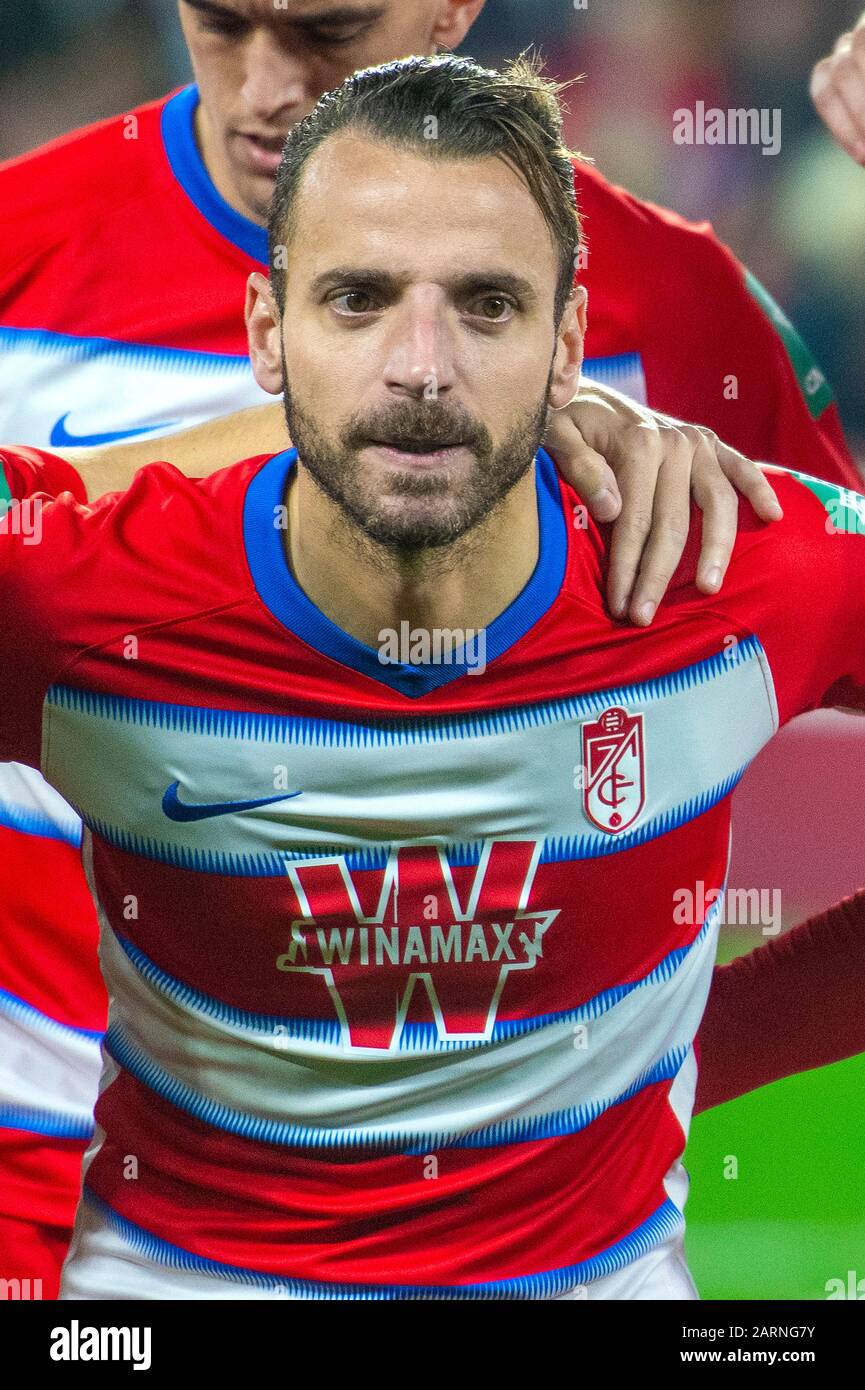 La afición del Granada CF disfruta bajo la tormenta