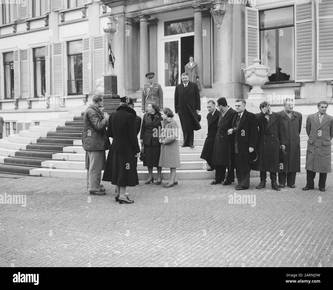 Hungarian refugees at the Queen on Soestdijk Date: November 27, 1956 Location: Soestdijk, Utrecht Keywords: QUEEN, REFIEND Stock Photo