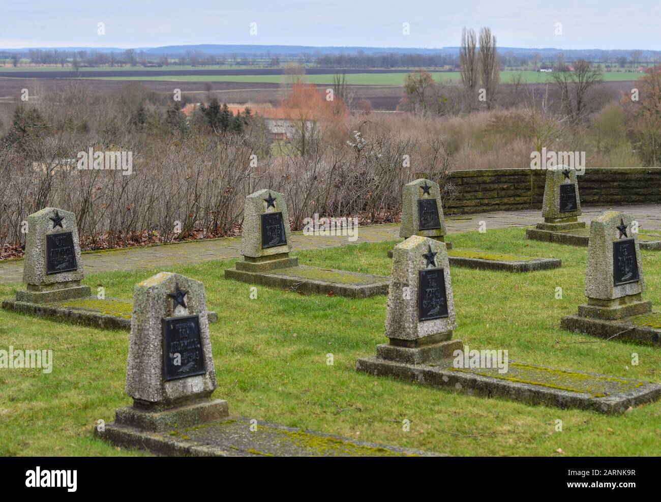 Seelow, Germany. 29th Jan, 2020. Gravestones of Soviet soldiers can be seen at the edge of the Oderbruch on the grounds of the Seelower Höhen Memorial. Shortly before the end of the Second World War, tens of thousands of soldiers and civilians died in the Battle of Seelower Heights east of Berlin in the largest battle of the Second World War on German soil. Credit: Patrick Pleul/dpa-Zentralbild/ZB/dpa/Alamy Live News Stock Photo