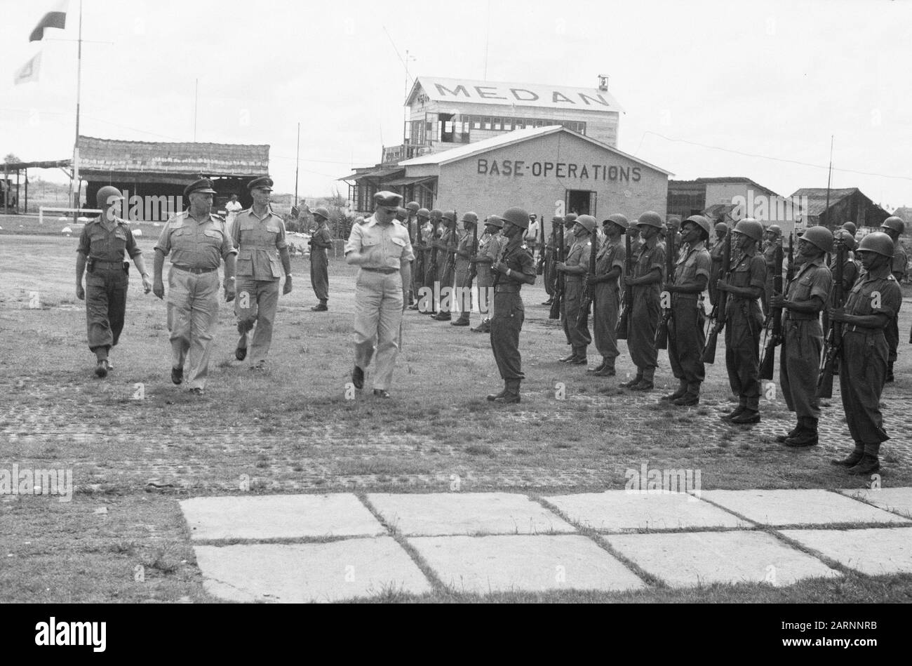 Departure of General S.H. Trail from Medan to Batavia  Inspection of the Guard of Honor at Medan airport by the army commander accompanied by the territorial troop commander of North Sumatra Maj. Gen. P. Scholten (left) Date: 5 May 1949 Location: Indonesia, Medan, Dutch East Indies Stock Photo