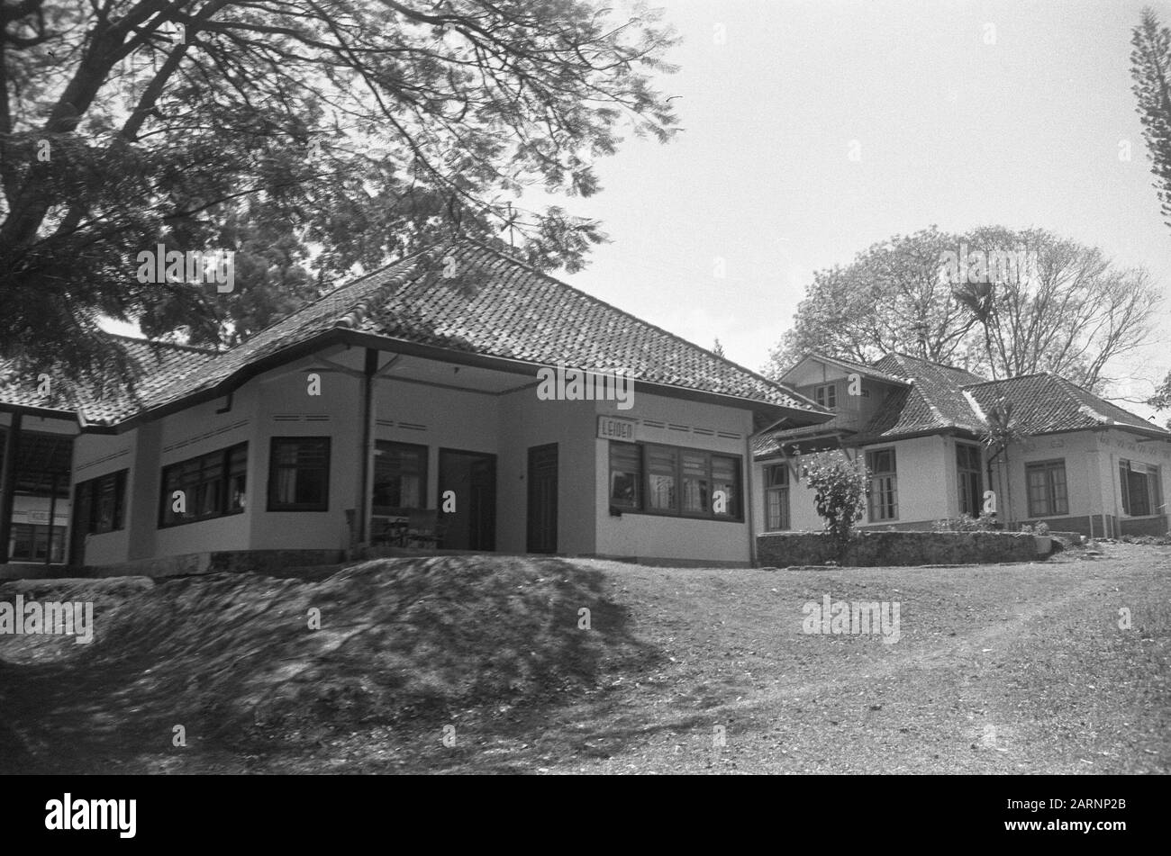 Recovering site Bandoeng (Dago hill)  Some pavilions, on a state 'Leiden' Annotation: The complex still exists, now it is called Dago Hill Ressort DJK Date: June 1949 Location: Indonesia, Dutch East Indies Stock Photo