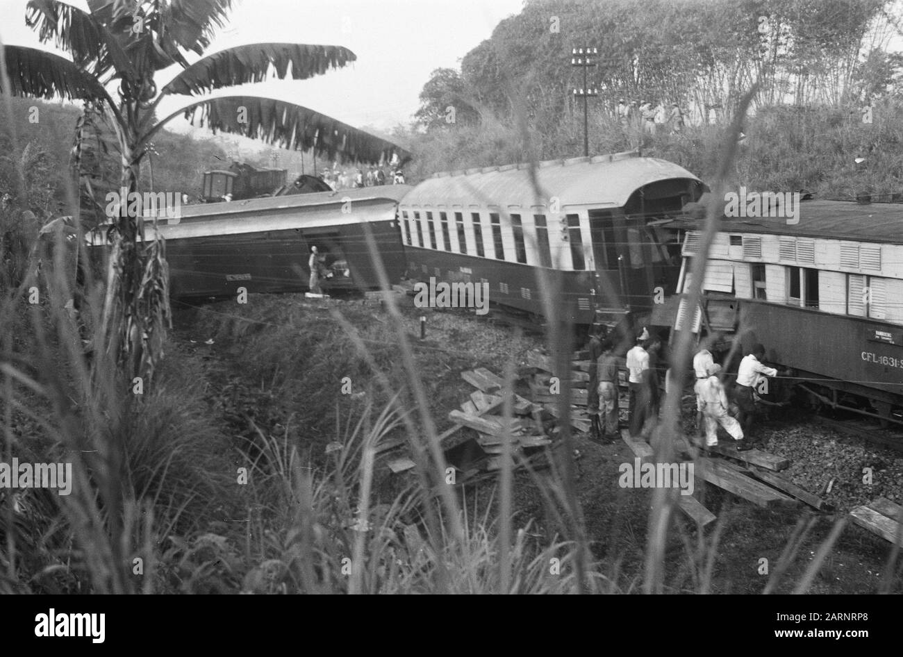 Train accident Poerwakarta  Friday afternoon, October 22, 1948 the fast train Batavia-Bandoeng at 16.50 hours two kilometers south of Poerwakarta, near Bengoal, derailed, because the rails had been broken by a gang of terrorists over a distance of 20 meters. Immediately after the derailment, the train was taken under fire by an estimated 50 men manned with automatic weapons and guns, killing eight people and wounding 23. Because of the fact that a significant number of soldiers were travelling by train, the gang's fire could be answered almost immediately. This prevented worse. Overview of the Stock Photo