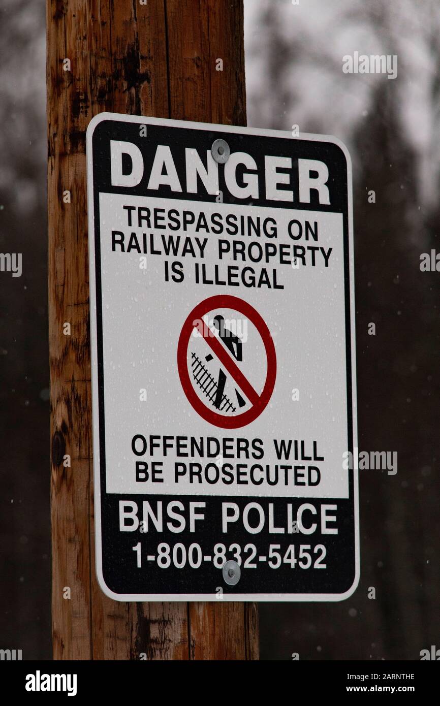 No trespassing sign on railroad hires stock photography and images Alamy