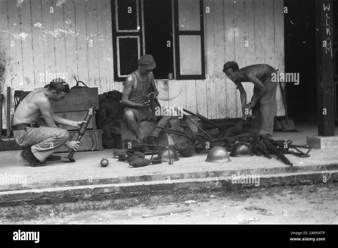 Photos liberation North Sumatra  In Aek Loba, behind the Asahan river, the Dutch soldiers set up a warehouse of confiscated weapons. The soldiers Gerard van de Beek from Schaesberg in Limburg, Piet Witte from Sluiskil and Rien Wezenbeek from Kruisland sort out the stock. Date: 19 December 1948 Location: Indonesia, Dutch East Indies, Sumatra Stock Photo