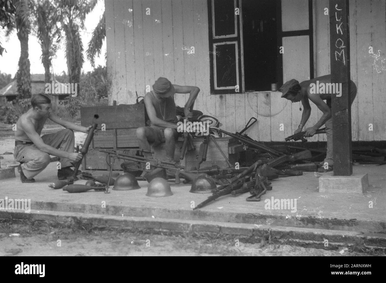 Photos liberation North Sumatra  In Aek Loba, behind the Asahan river, the Dutch soldiers set up a warehouse of confiscated weapons. The soldiers Gerard van de Beek from Schaesberg in Limburg, Piet Witte from Sluiskil and Rien Wezenbeek from Kruisland sort out the stock. Date: 19 December 1948 Location: Indonesia, Dutch East Indies, Sumatra Stock Photo