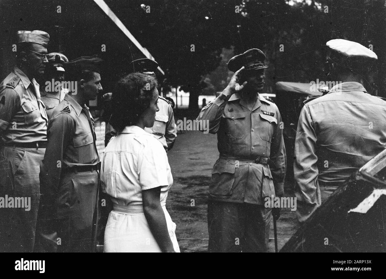 Visit of Lieutenant General Spoor to Makassar; Memorial 1 Anniversary East Indonesia; Recording Sukawati  General Spoor at a hospital in the company of various officers and a nurse. The general probably greets Colonel Scheffelaar, territorial troop commander. Date: 23 December 1947 Location: Indonesia, Dutch East Indies Stock Photo