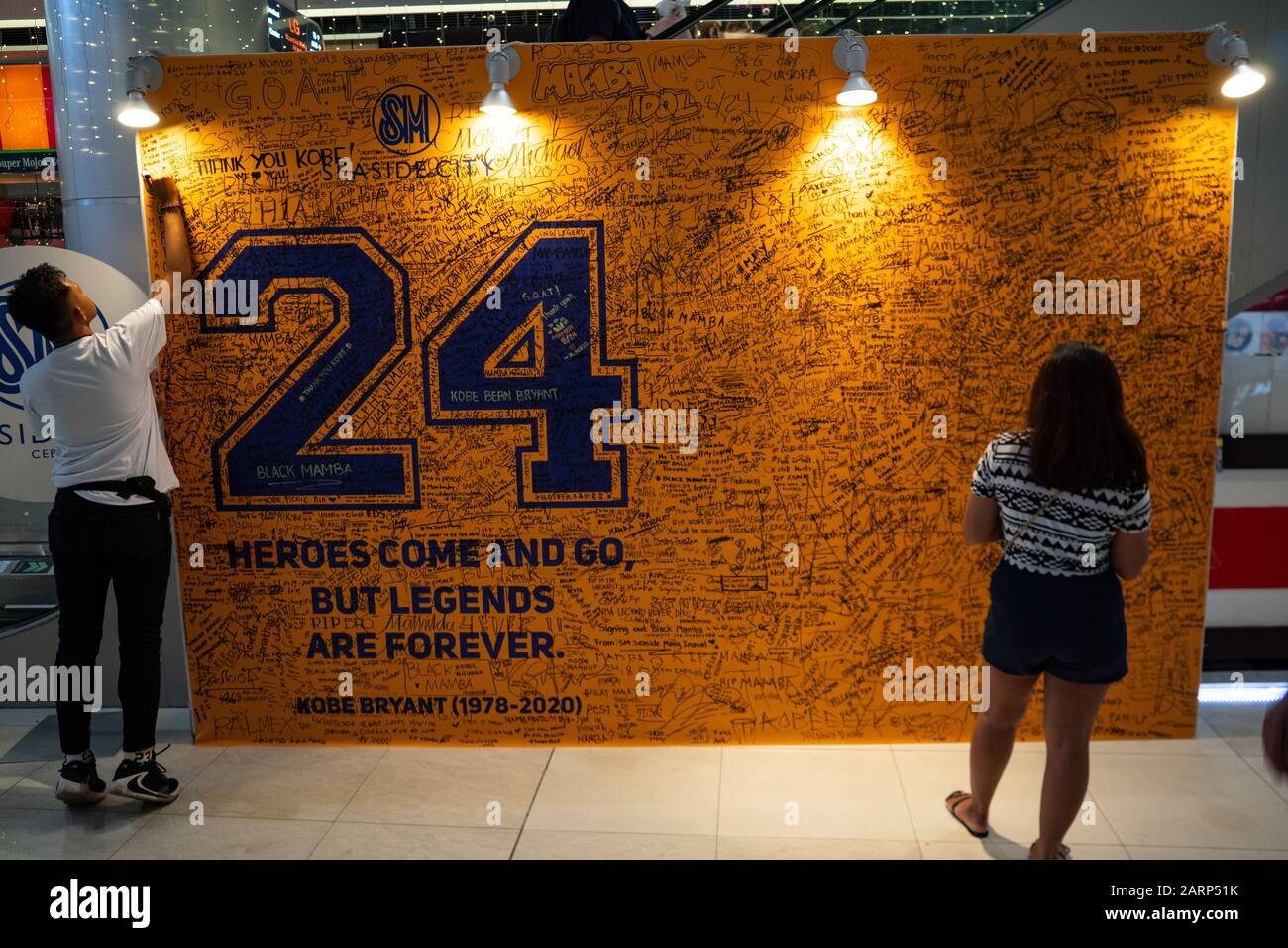 Cebu City, Philippines. 29th Jan, 2020. Basketball fans pay tribute to the late basketball legend Kobe Bryant, writing personal messages on a tribute board to basketball player Koby Bryant at the SM Seaside shopping mall. With Basketball being the most popular sport in the Philippines many Filipinos have been coming to terms with the sad passing of the Basketball legend. Credit: imagegallery2/Alamy Live News Stock Photo