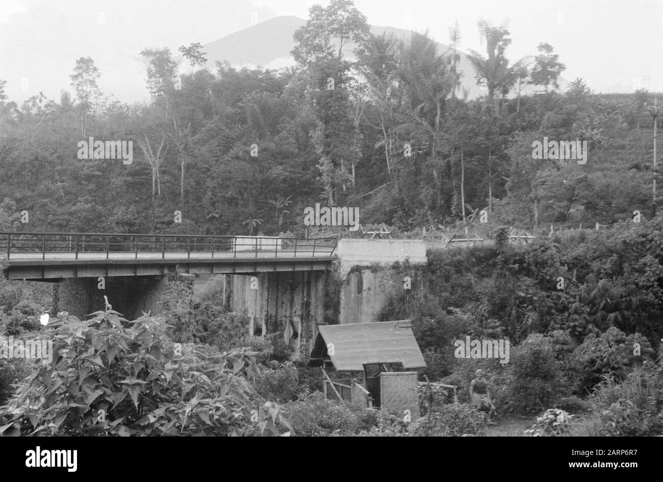 View on a bridge. In the foreground a security post in the riverbed Annotation: Bridge near Tyugenan? Date: 1946 Location: Indonesia, Dutch East Indies Stock Photo