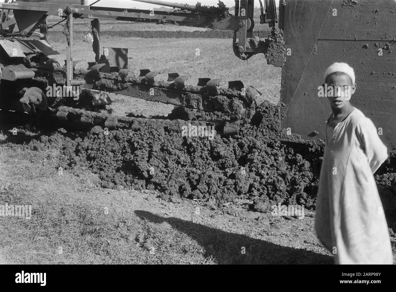 tools, ground operations, boys Date undated Keywords ground