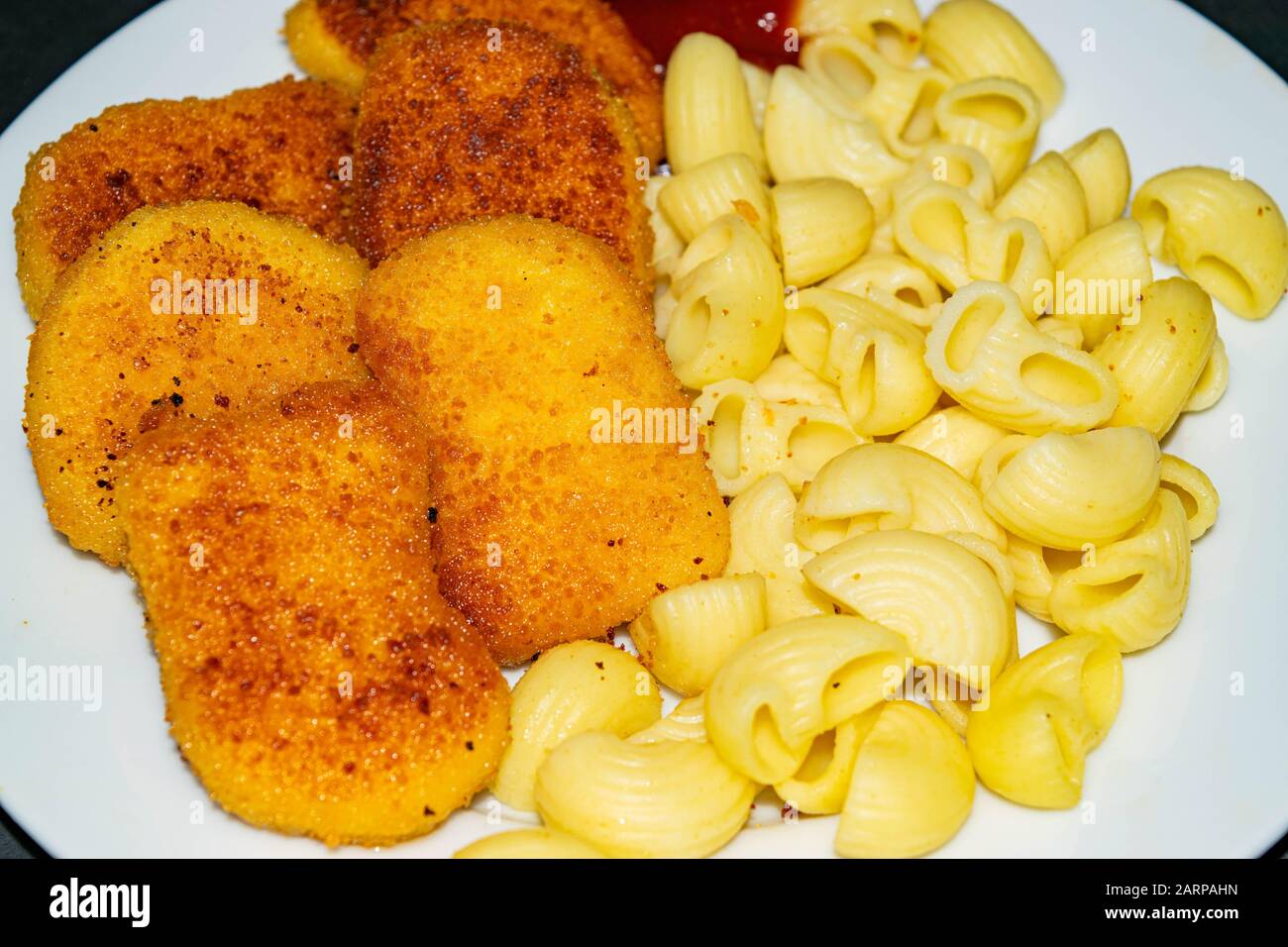 Chicken nuggets and chips hi-res stock photography and images - Alamy