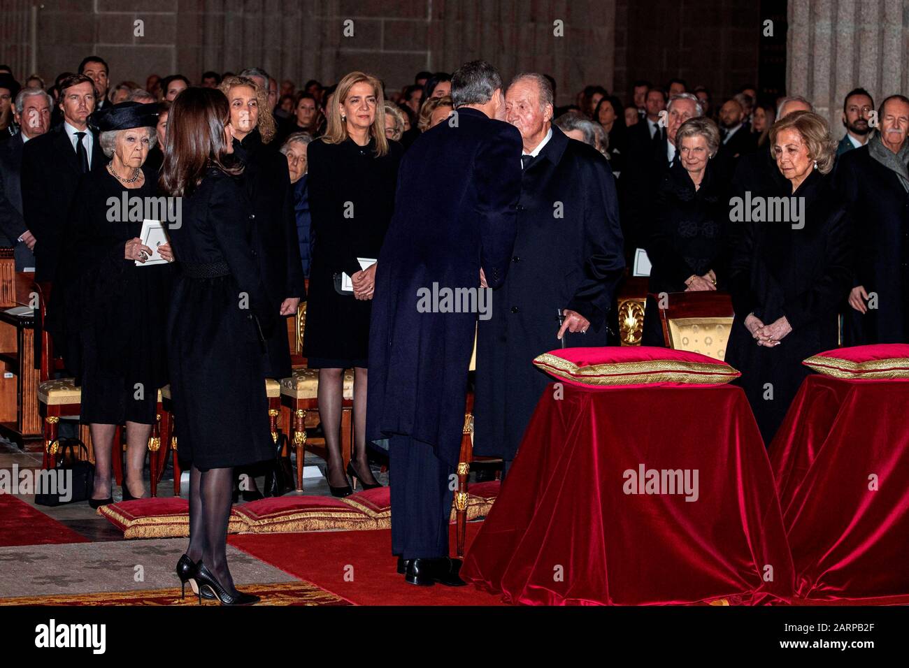 El Escorial, Spain. 29th Jan, 2020. Spain's King Felipe VI (C-L) greets his father, Emeritus King Juan Carlos I (c-R), as Queen Letizia (2-L) and Emeritus Queen Sofia (R, front), look on, upon their arrival to attend the funeral of Spanish princess Pilar de Borbon, Duchess of Badajoz and Monarch' aunt, at the Real Monasterio de San Lorenzo basilica, in El Escorial, outside Madrid, Spain, 29 January 2020. More than 200 people attend the funeral, held 21 days after the death of the princess at 83. EFE/ Emilio Naranjo POOL Credit: CORDON PRESS/Alamy Live News Stock Photo