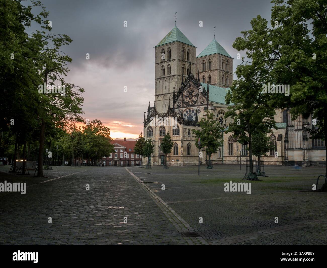 Munster Cathedral and Domplatz at dusk. Westphalia, Germany Stock Photo ...