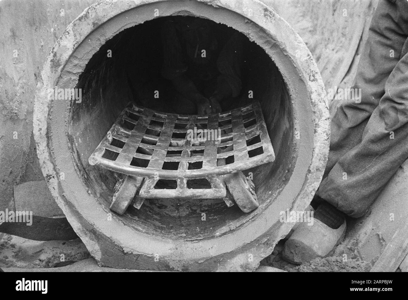 carts for interior finishing Date: August 1951 Location: Berghem Keywords: gardening, divers, graves and demon of ditches, laying sewerage, normalization of streams, sewer pipes, carts Stock Photo