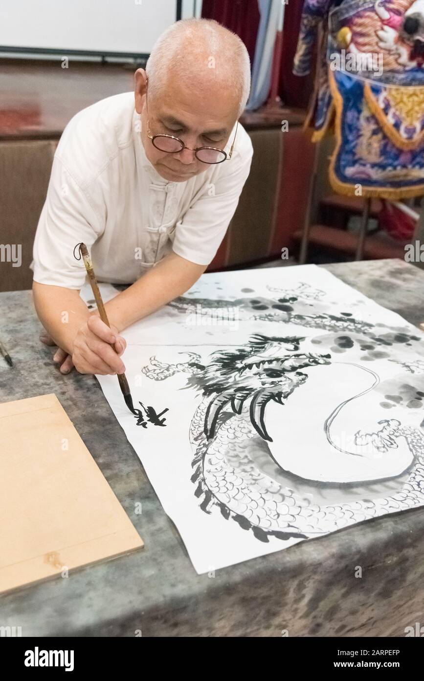 Chinese dragon painting hi-res stock photography and images - Alamy