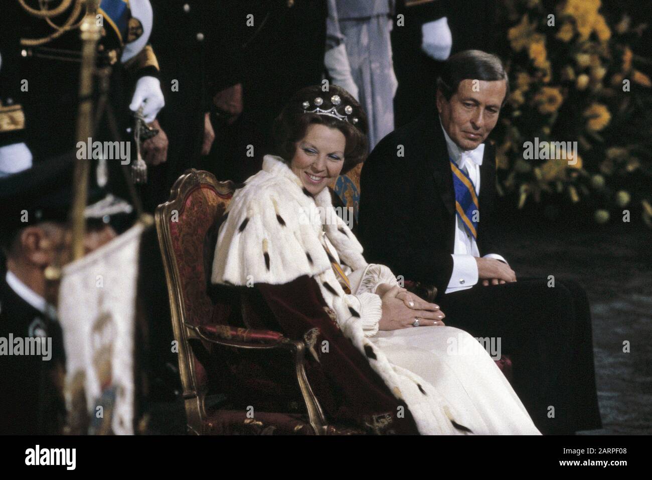 Throne change 30 April: inauguration in New Church; credens table ...