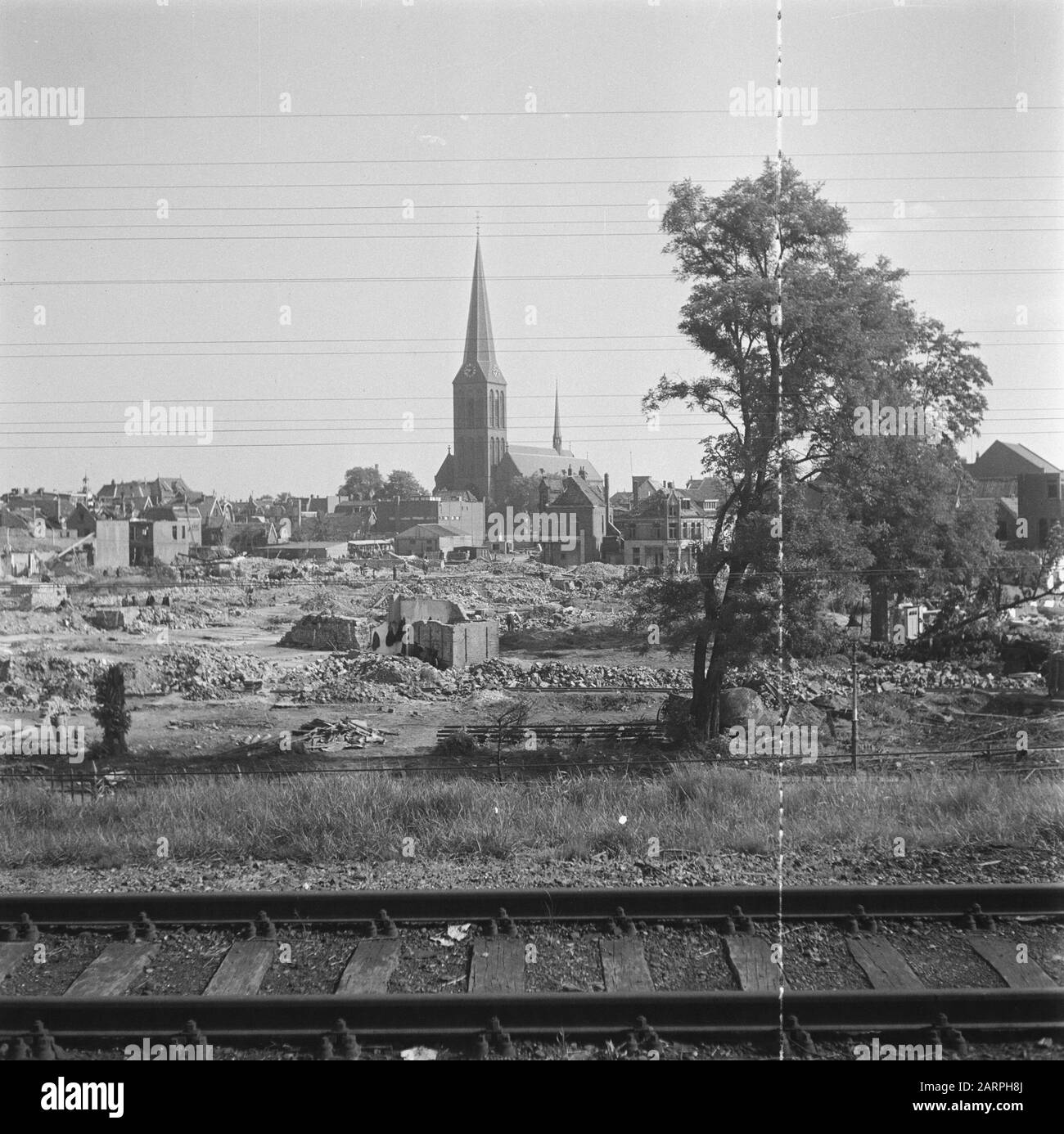 Vernielingen: Hengelo  View of the Basilica of St. Lambert Date: 1945 Location: Hengelo, Overijssel Keywords: Vernielingen, World War II Stock Photo