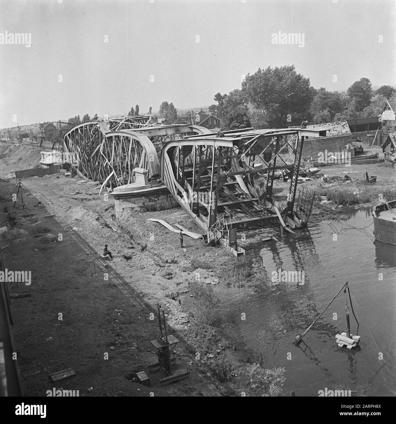 Vernielingen Zwijndrecht Remnants Destroyed Arch Bridge Date 1945 Location South Holland Zwijndrecht Keywords Vernielingen World War Ii Stock Photo Alamy