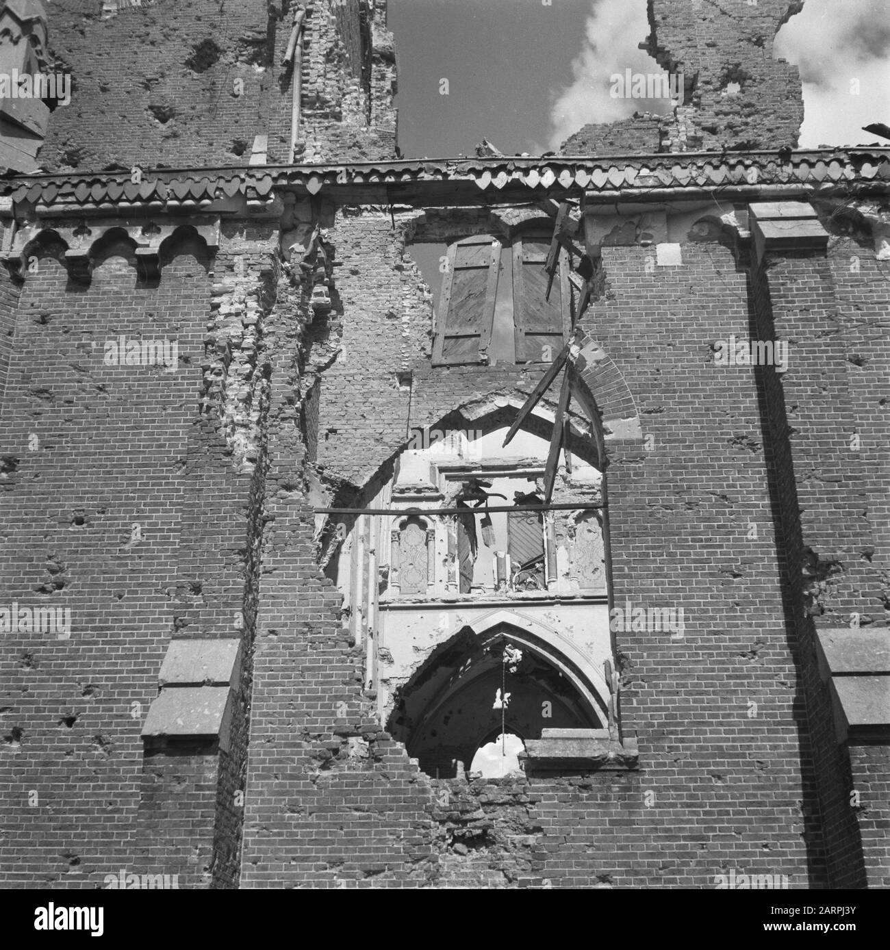 Devastations: Hedel  Vernielingen te Hedel Date: 1945 Location: Hedel Keywords: Second World War, destruction Stock Photo