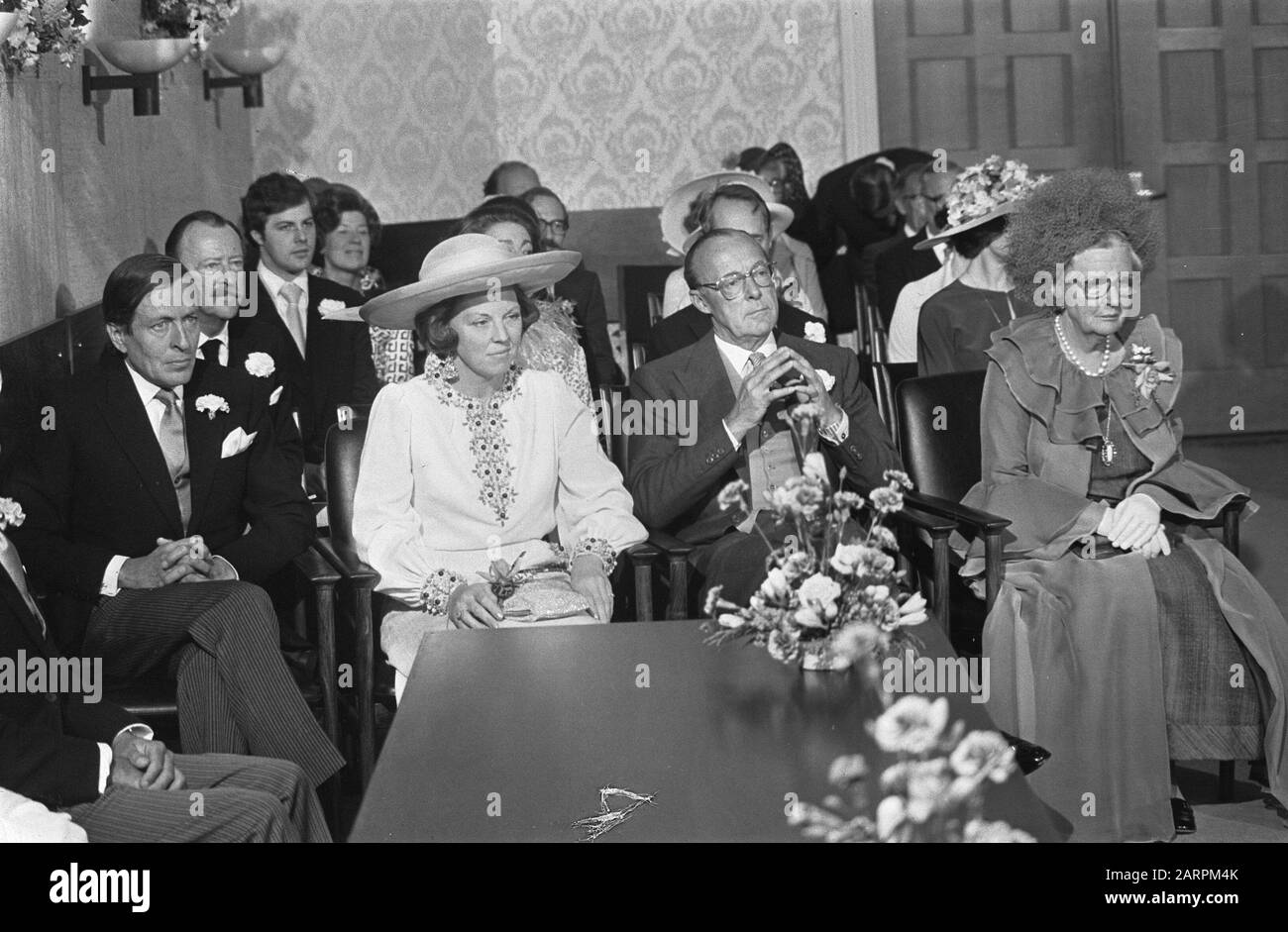 Marriage Princess Christina and Jorge Guillermo; the conclusion of the civil marriage in the town hall of Baarn  Vlnr prince Claus, Princess Beatrix, Prince Bernhard and Queen Juliana at the closure of the civil marriage Date: 28 June 1975 Location: Baarn, Utrecht (prov.) Keywords: marriages, princes, princesses, town halls Personal name: Beatrix, princess, Bernhard, prince, Claus, prince, Juliana, Queen Stock Photo
