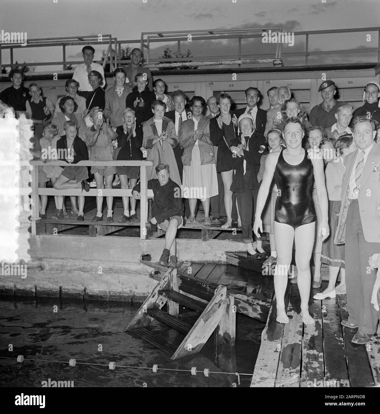 Tine van Brenk new record 800 m freestyle Date: 18 August 1953 Keywords: swimming Stock Photo