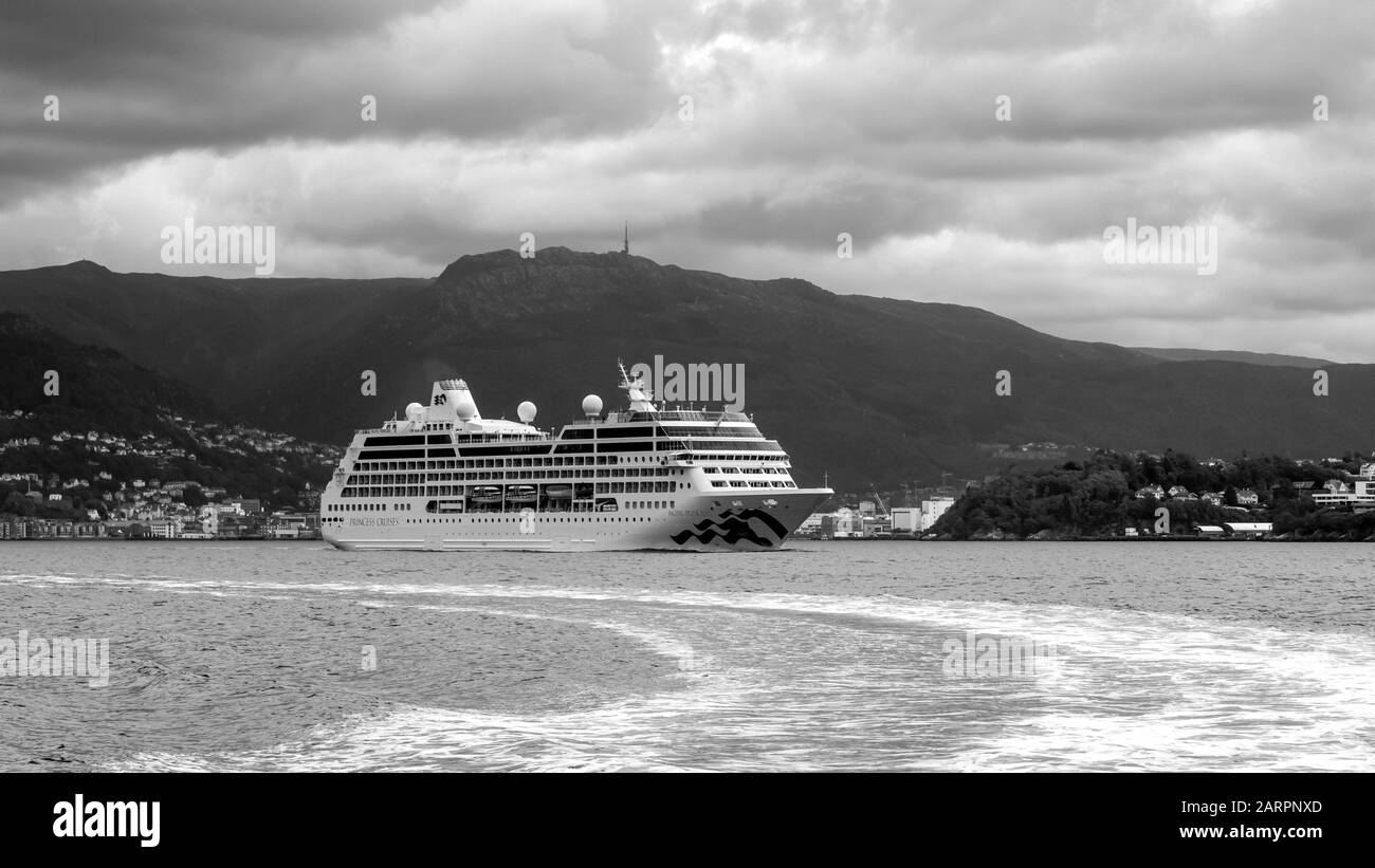 Cruise ship pacific princess hi-res stock photography and images - Alamy