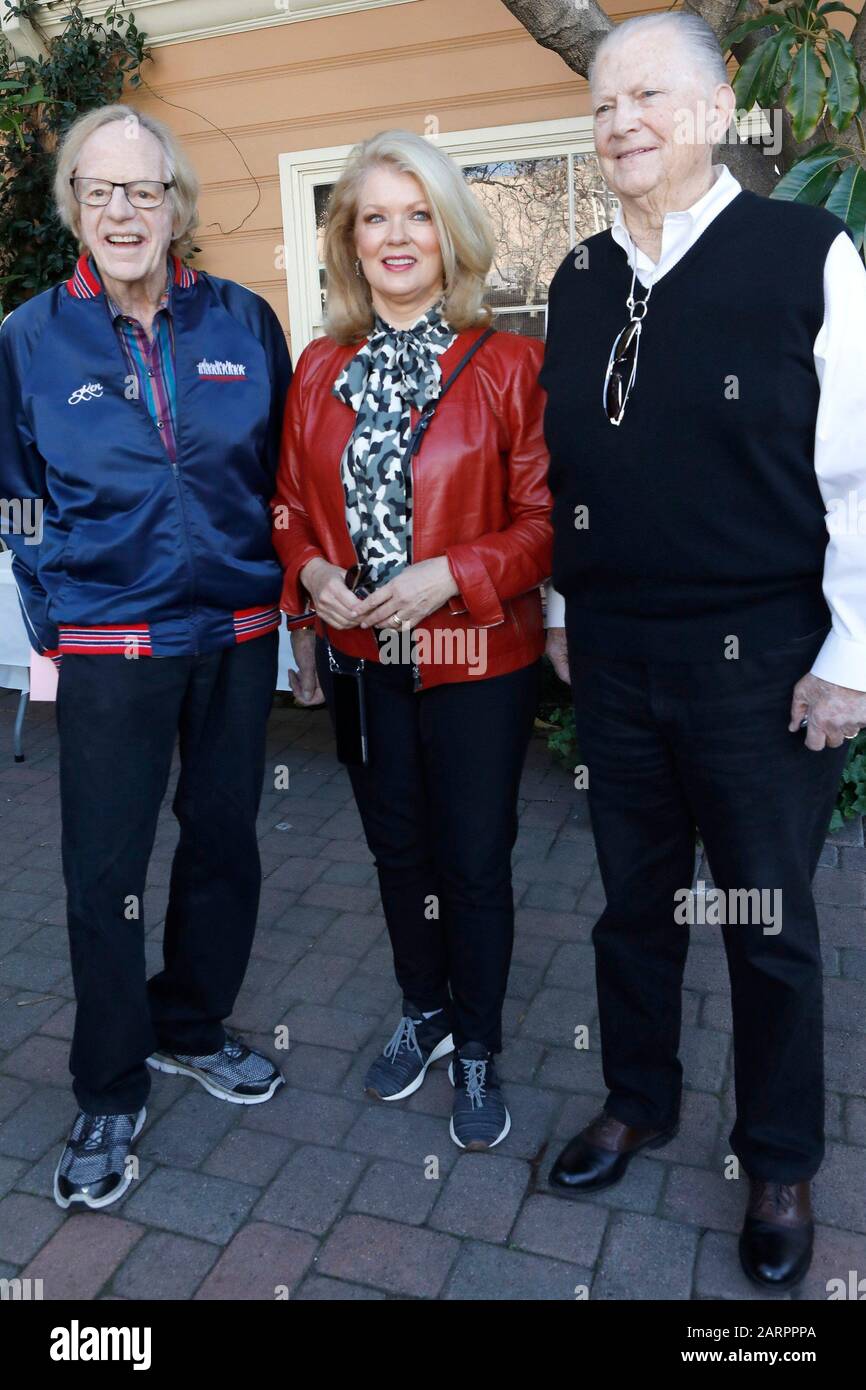 Los Angeles, USA. 28th Jan, 2020. Ken Kragen, Mary Hart, Burt Sugarman