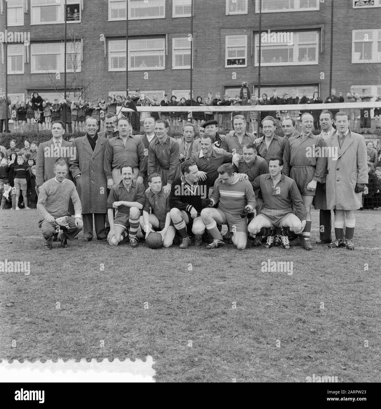 Football. AVRO versus Club of 100. Club of 100 team Date: 10 April 1957 Keywords: teams, sports, football Institution name: AVRO Stock Photo