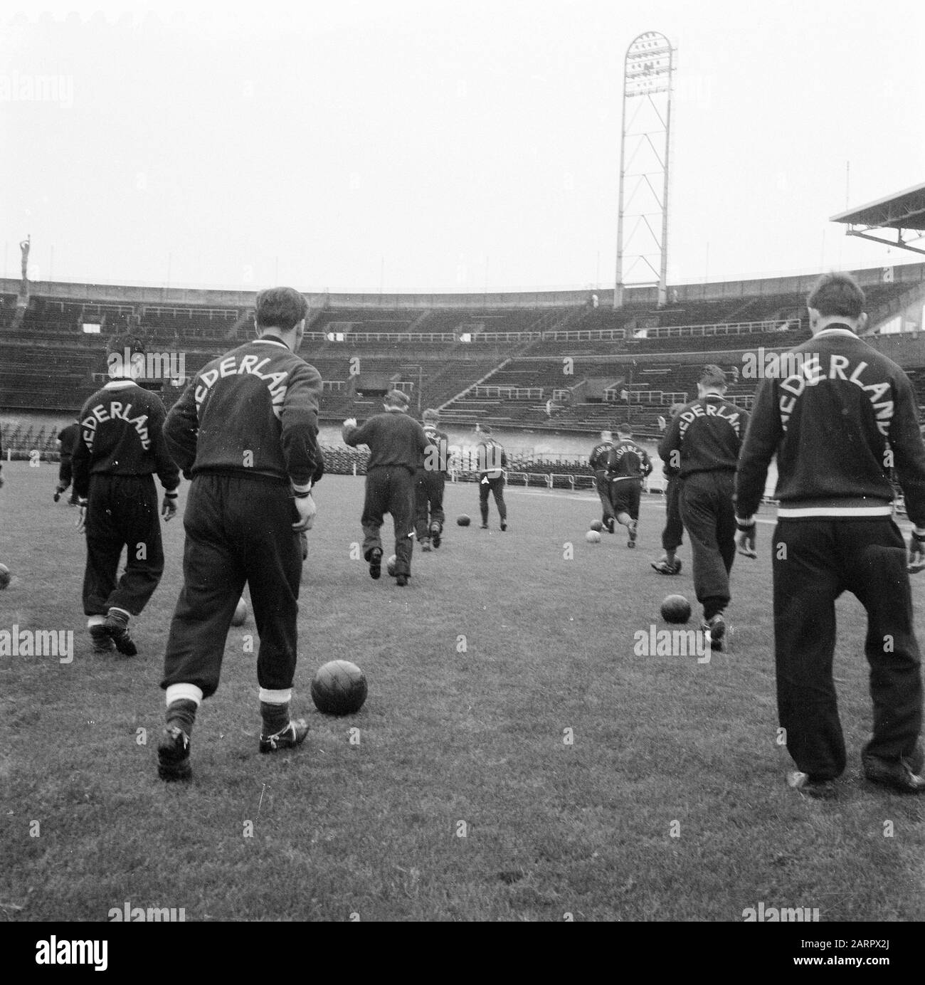 Training Dutch team for the match Netherlands against Austria Date: September 24, 1957 Keywords: sport, football Institution name: Dutch national team Stock Photo