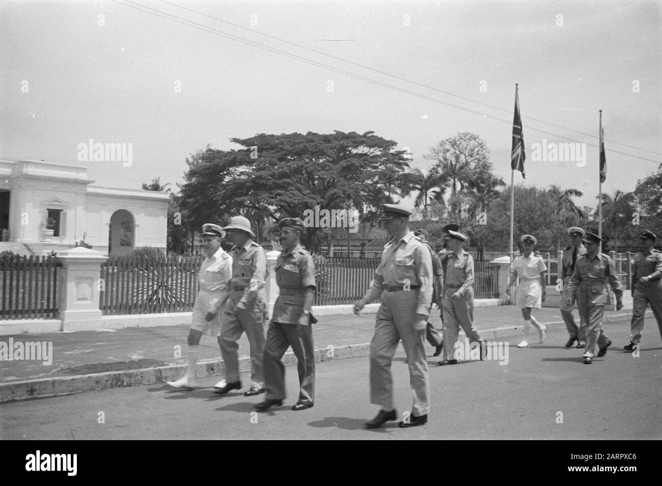 Celebrations in the transfer and withdrawal of British troops from Indonesia  Vlnr. Vice Admiral Pinke, Governor Van Mook, Brigade-General Lauder, Army Commander General Rail Date: 22 November 1946 Location: Batavia, Indonesia, Jakarta, Dutch East Indies Stock Photo