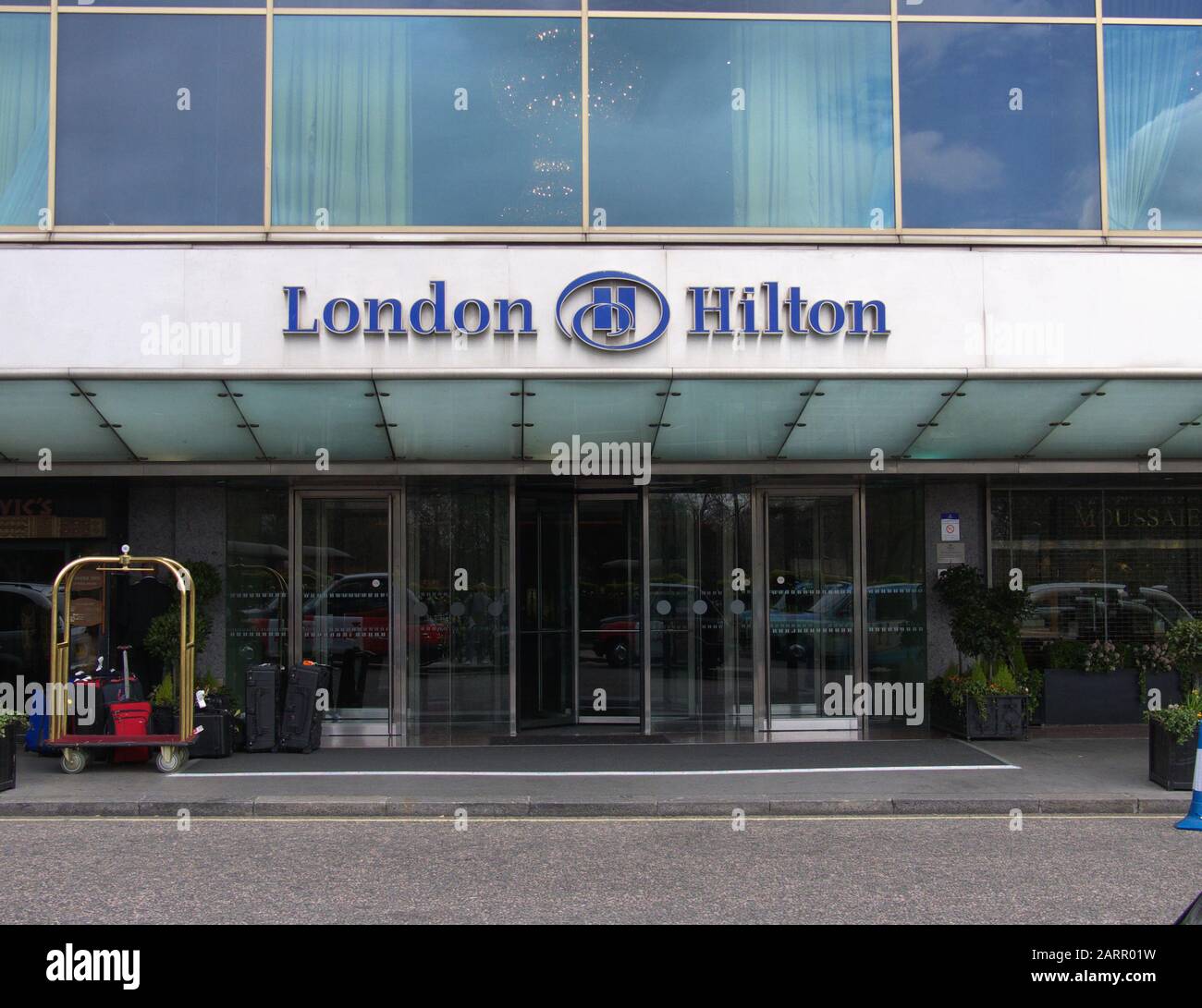 London Hilton Hotel, Park Lane, London, England Stock Photo - Alamy
