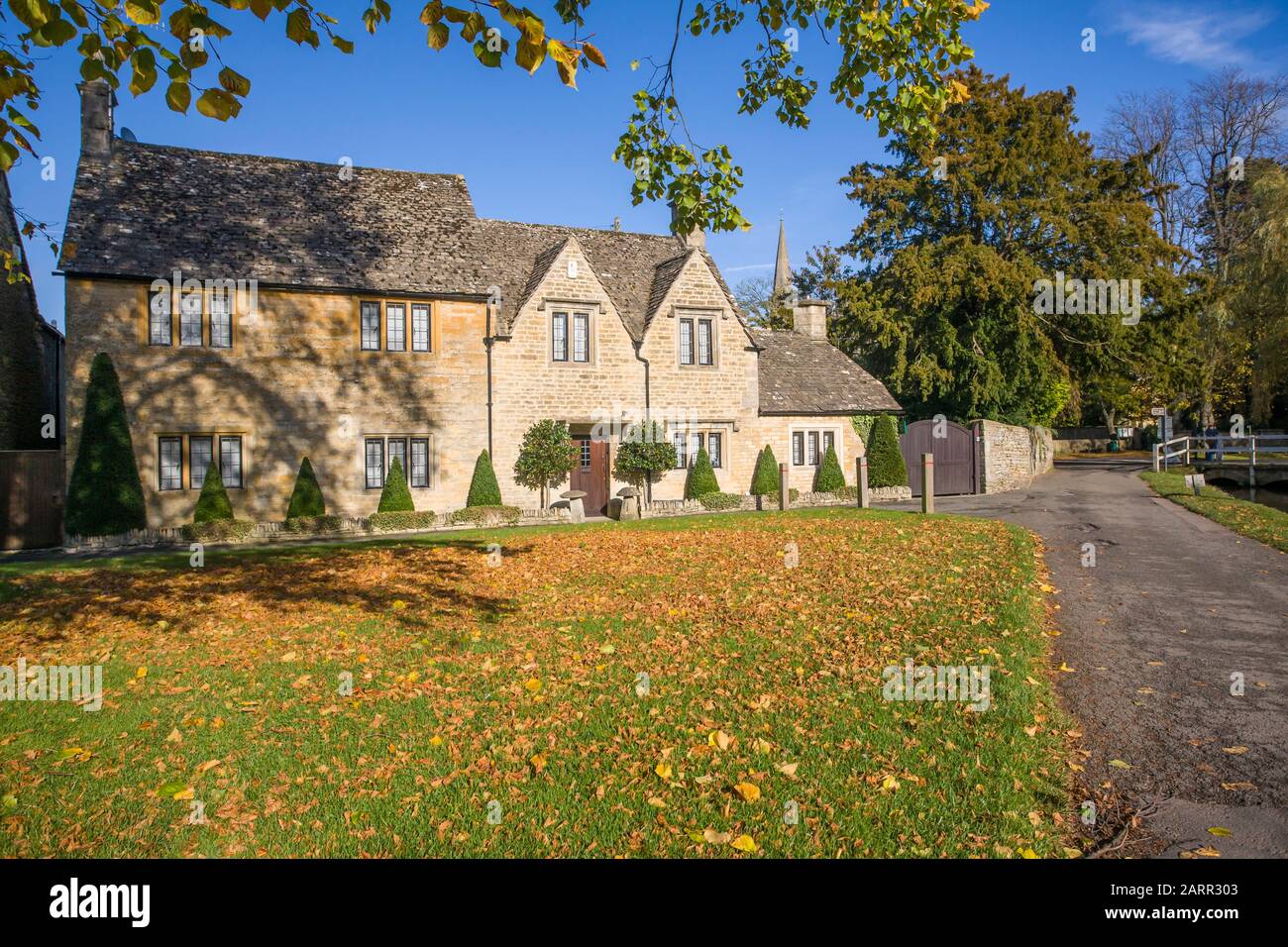 Traditional stone houses at Lower Slaughter in the Cotswolds Stock Photo Alamy