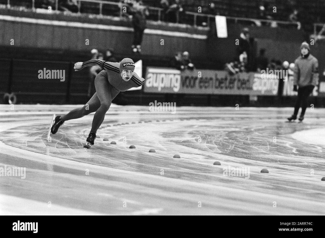 Dutch championships all-round women in Deventer  Ria Visser in action at the 1500 meters Date: 9 January 1983 Location: Deventer, Overijssel Keywords: skating, skating competitions, sport Personal name: Fisherman, Ria Stock Photo