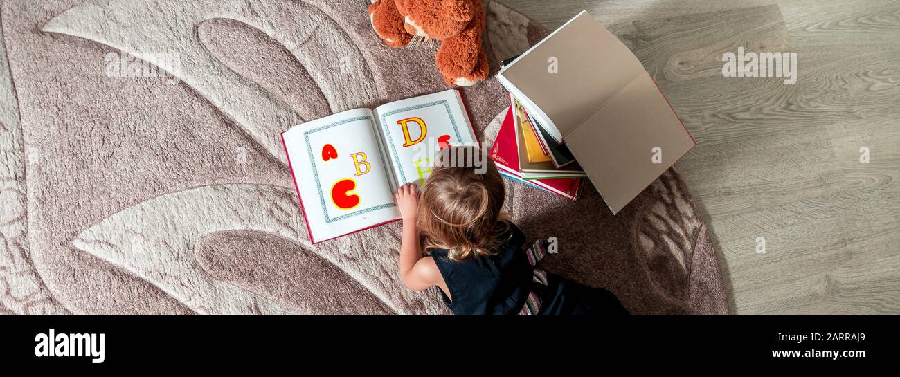 Baby books hi-res stock photography and images - Alamy