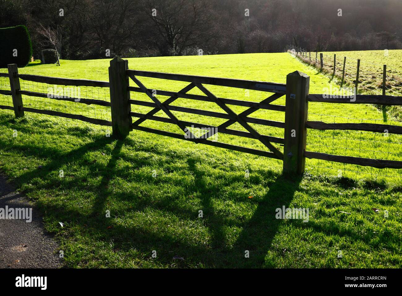 Wooden gate and fence hi-res stock photography and images - Alamy