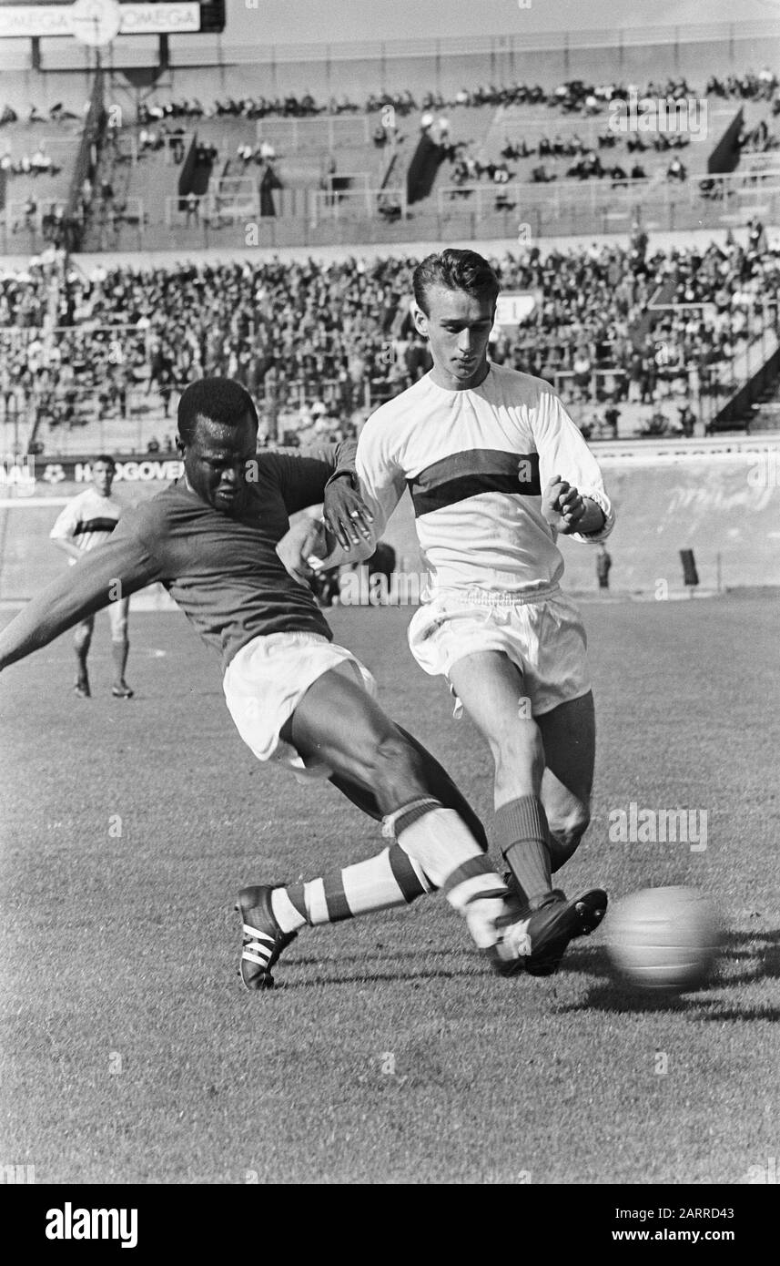 football Date September 18, 1965 Keywords sport, football Stock Photo