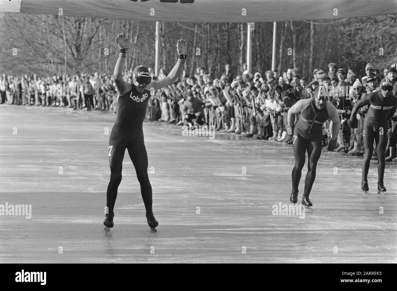 Ice skating marathon 140 km ridden at Ankeveen for the first time since 1979 Date: February 15, 1985 Location: Ankeveen Keywords: Skating, marathons, sports Stock Photo