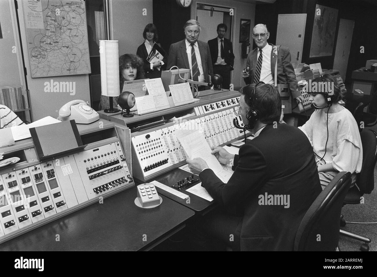 Broadcast radios hires stock photography and images Alamy