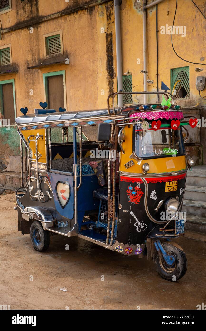India, Rajasthan, Shekhawati, Nawalgarh, decorated autorickshaw parked in back street Stock Photo