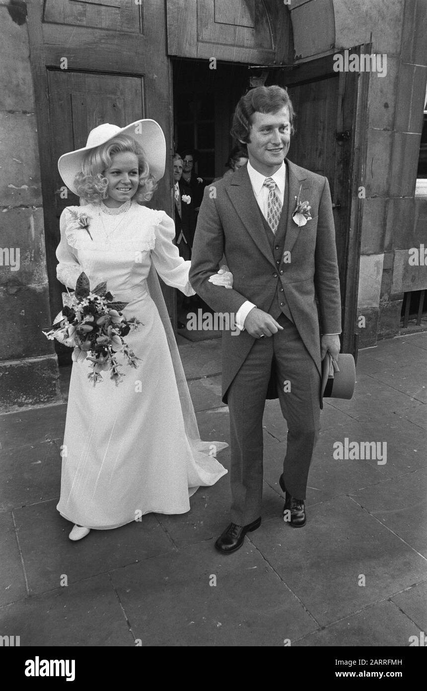 Footballer Hans van de Pluym of FC Den Bosch marries Ans Galiart at town hall Den Bosch Date: 6 October 1971 Location: Den Bosch Keywords: marriages, sports, footballers Stock Photo