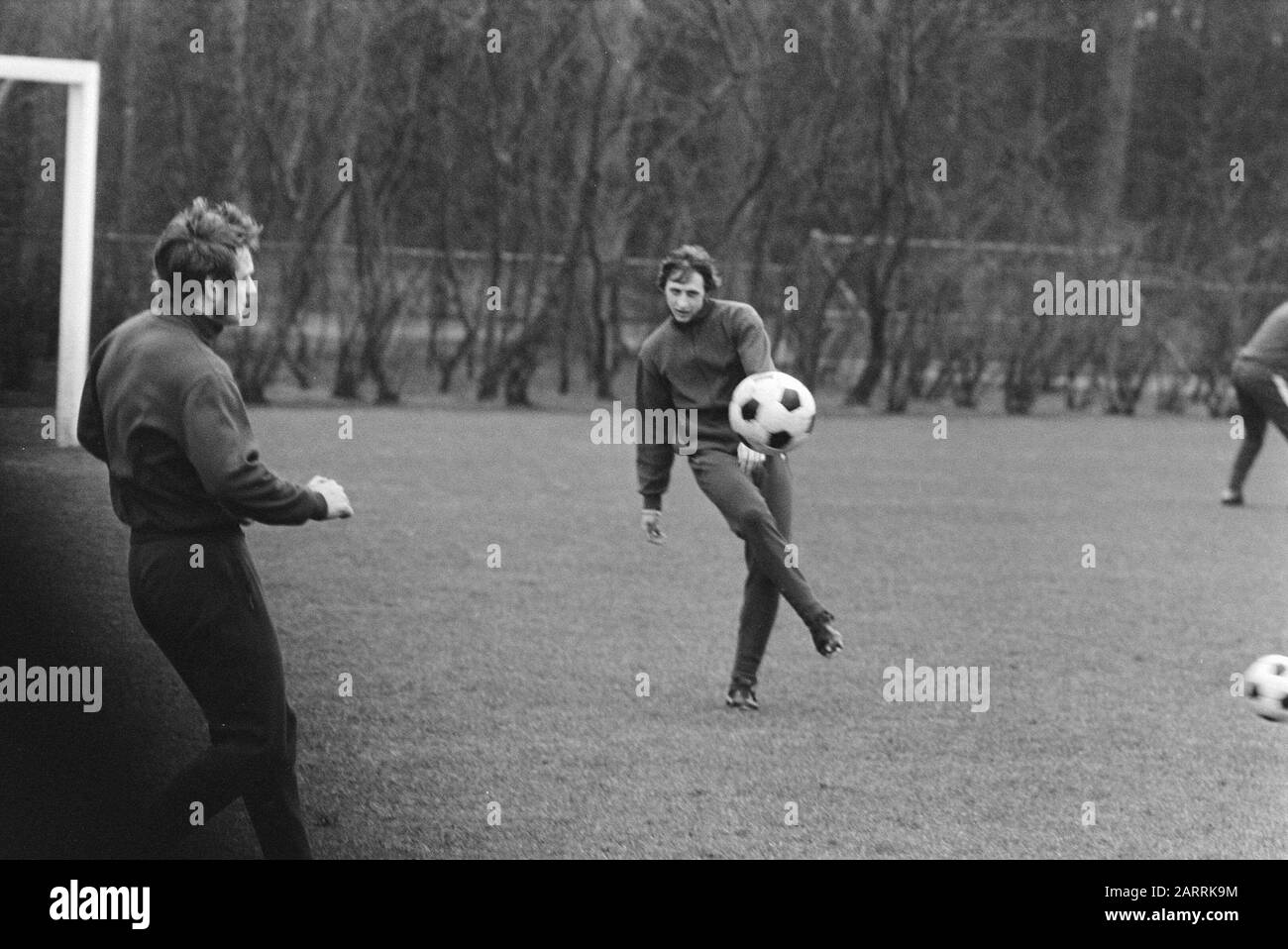Selection for Dutch team trains for match against Luxembourg, Zeist Date: February 15, 1971 Location: Luxemburg, Zeist Keywords: sport, football Institution name: Dutch national team Stock Photo