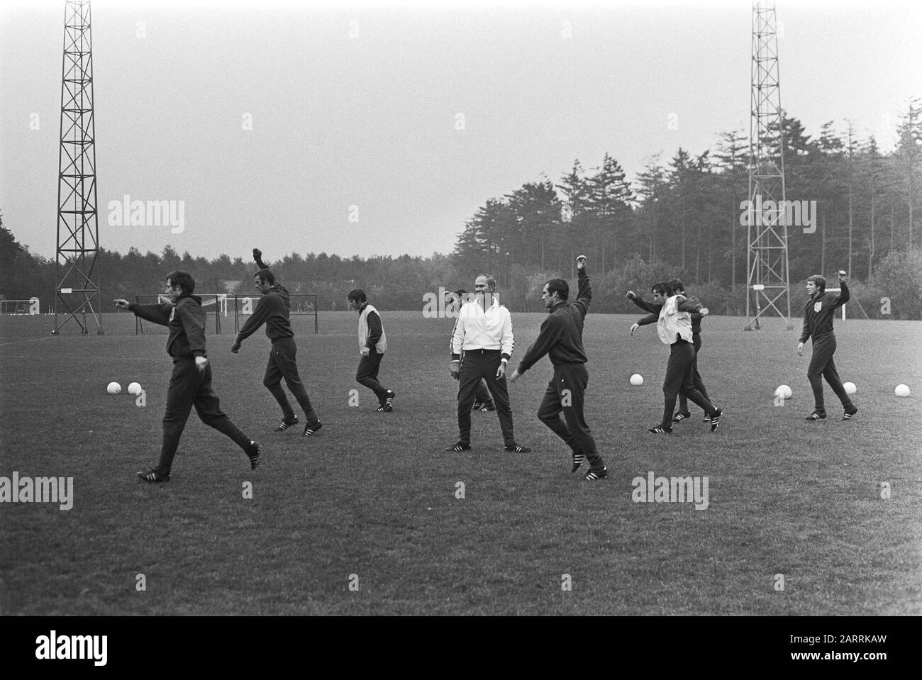 Selection for Dutch team trains in KNVB-centre, Zeist for match against Yugoslavia Date: October 6, 1970 Location: Yugoslavia, Zeist Keywords: sport, football Institution name: Nederlands Team Stock Photo