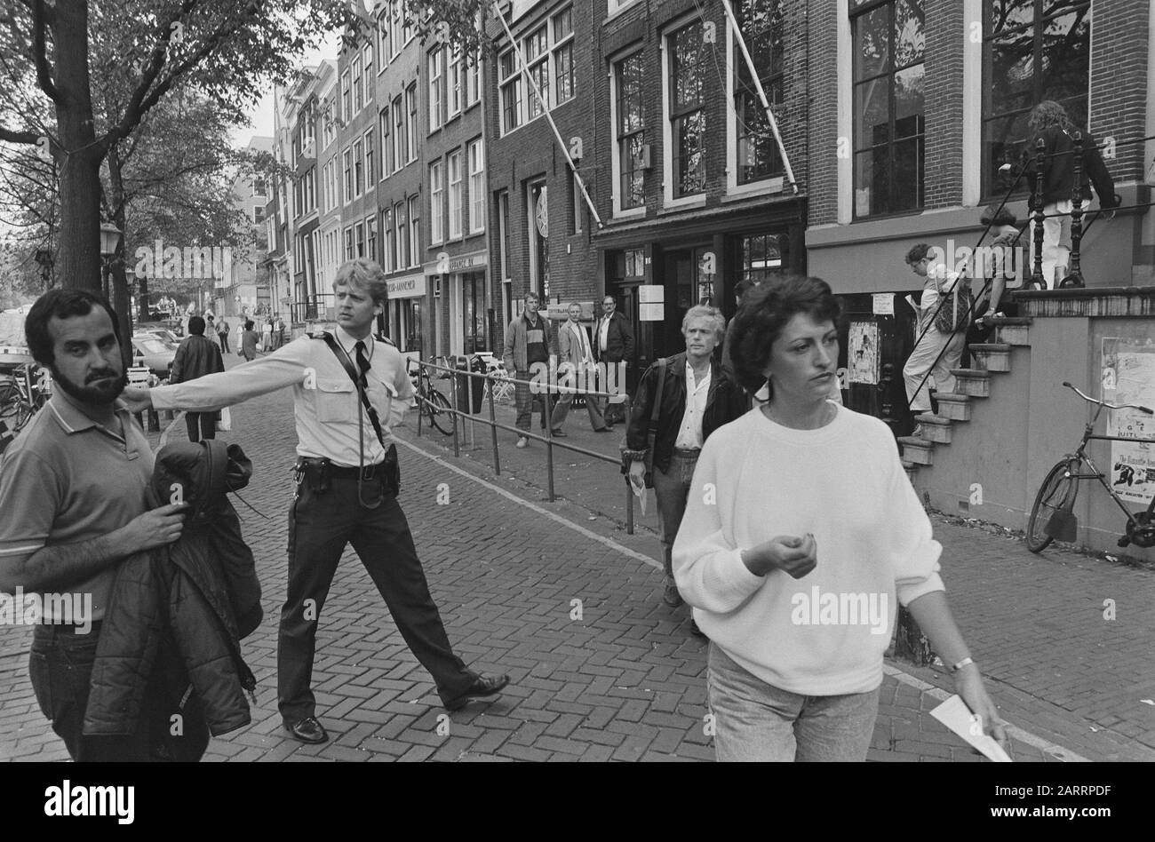 Sharanski visits Anne Frankhuis; evacuation Anne Frankhuis in