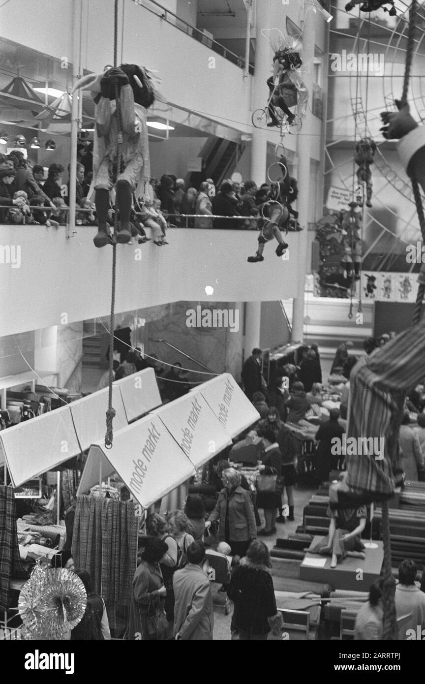 Sinterklaas print in shops Amsterdam, Pieten at Bijenkorf in hal Date