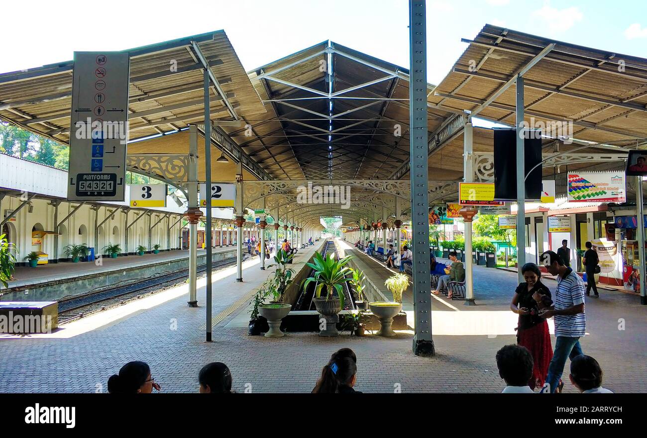 Ella colombo sri lanka railway station hi-res stock photography and ...