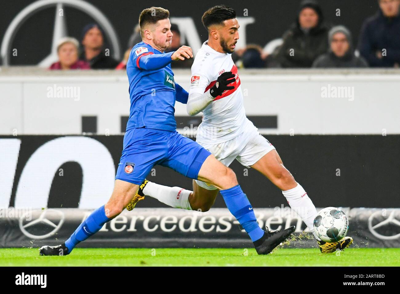 Stuttgart, Germany. 29th Jan, 2020. Football: 2nd Bundesliga, 19th matchday, VfB Stuttgart - 1st FC Heidenheim, Mercedes-Benz Arena. Marnon Busch (l) from 1 FC Heidenheim in action against Nicolas Gonzalez (r) from VfB Stuttgart. Credit: Tom Weller/dpa - IMPORTANT NOTE: In accordance with the regulations of the DFL Deutsche Fußball Liga and the DFB Deutscher Fußball-Bund, it is prohibited to exploit or have exploited in the stadium and/or from the game taken photographs in the form of sequence images and/or video-like photo series./dpa/Alamy Live News Stock Photo
