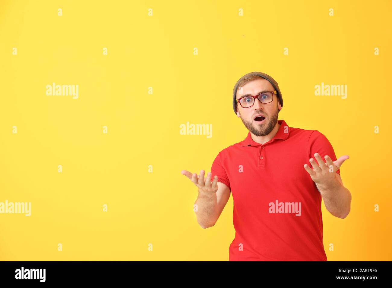 Young perplexed shocked man hi-res stock photography and images - Alamy